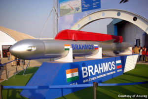 Indyjskie samoloty Ił-38SD mogą być uzbrojone w widoczne na zdjęciu rakiety naddźwiękowe cruise Brahmos. / Zdjęcie: www.naval-technology.com