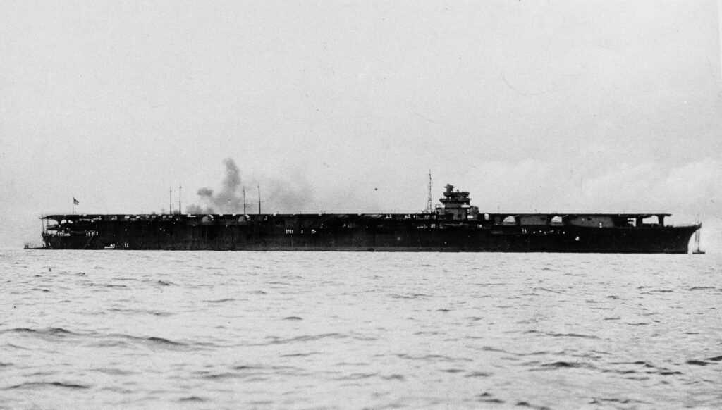 „Shōkaku” w porcie w Yokosuce w dniu 23 sierpnia 1941 roku, kilkanaście dni po oddaniu do służby. / Zdjęcie: www.history.navy.mil