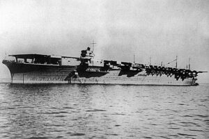 Japoński bliźniaczy lotniskowiec typu Shokaku - Zuikaku w 1941 r. / Zdjęcie: U.S. Naval Historical Center Photograph