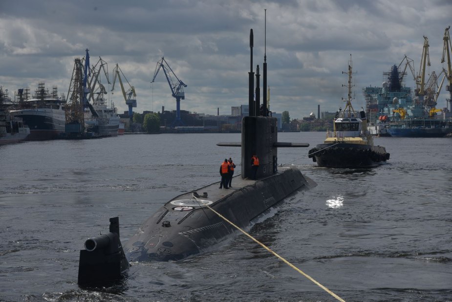 Rosyjski okręt podwodny typu Łada Kronstadt. / Zdjęcie: Aoosk