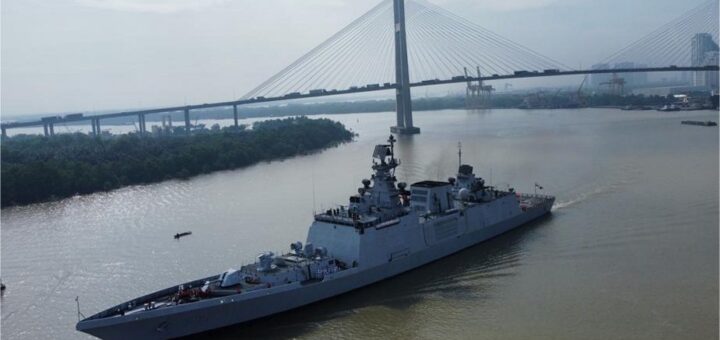 Fregata typu Shivalik INS Shivalik, zawinęła do miasta Ho Chin Minh w Wietnamiw. / Zdjęcie: Marynarka Wojenna Indii