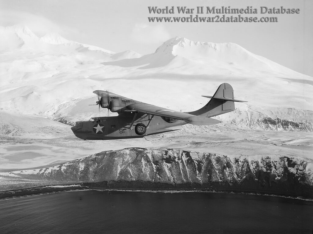 PBY-5A Catalina nad Aleutami, Alaska. / Zdjęcie: worldwar2database.com